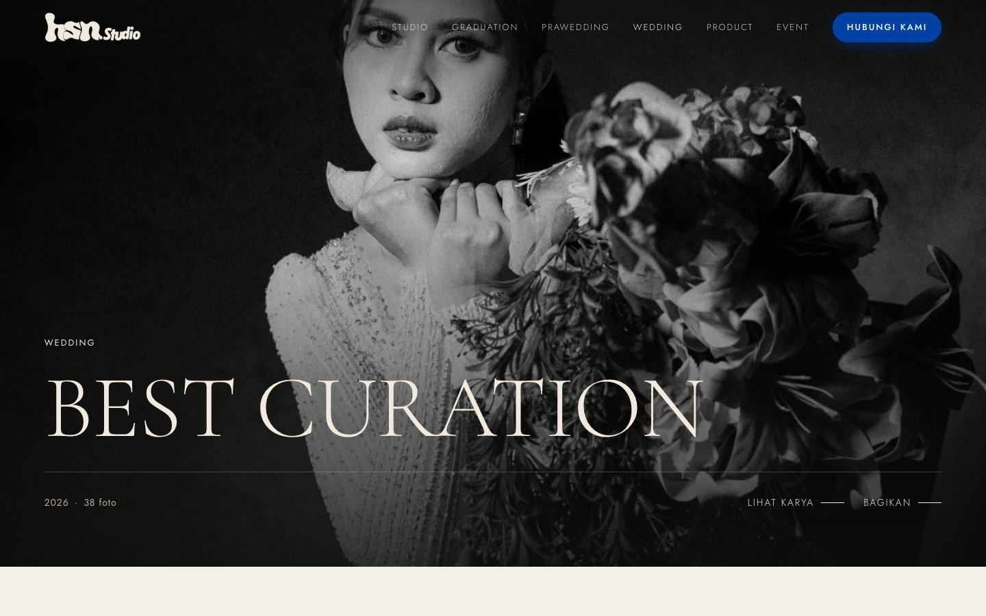 Halaman album Best Curation dengan foto hitam putih pengantin